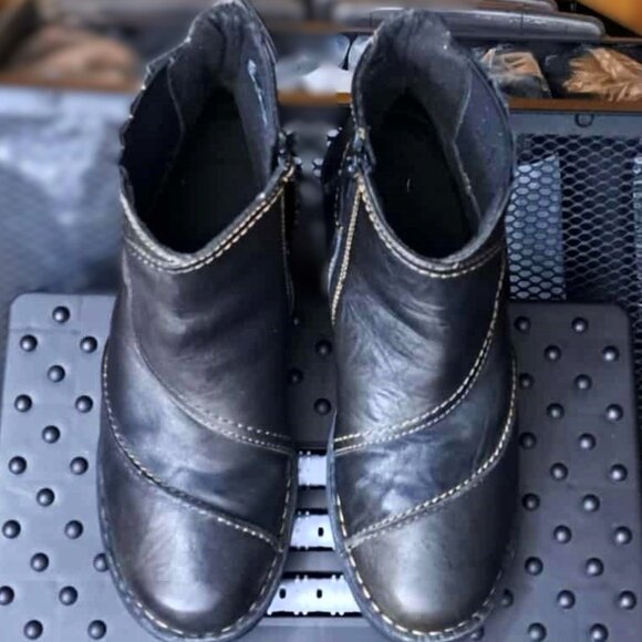 Clarks Genuine Leather Ankle Women's Boot - Picture 1 of 4